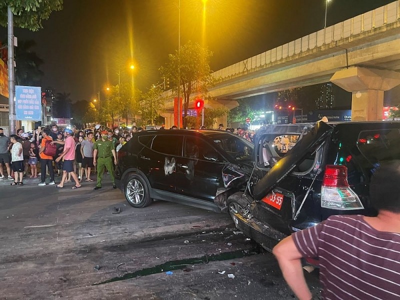 Hà Nội: Tai nạn liên hoàn tại ngã tư Nhà thi đấu Hà Đông khiến nhiều người thương vong