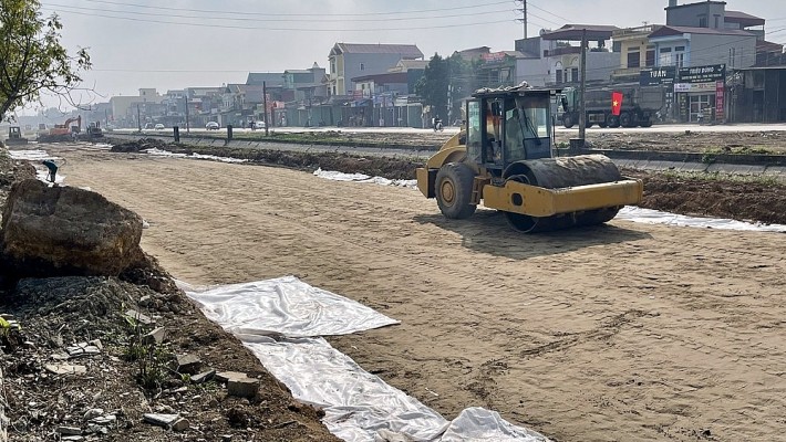 Cận cảnh thi công tuyến đường 110 tỷ/km ở Ninh Bình
