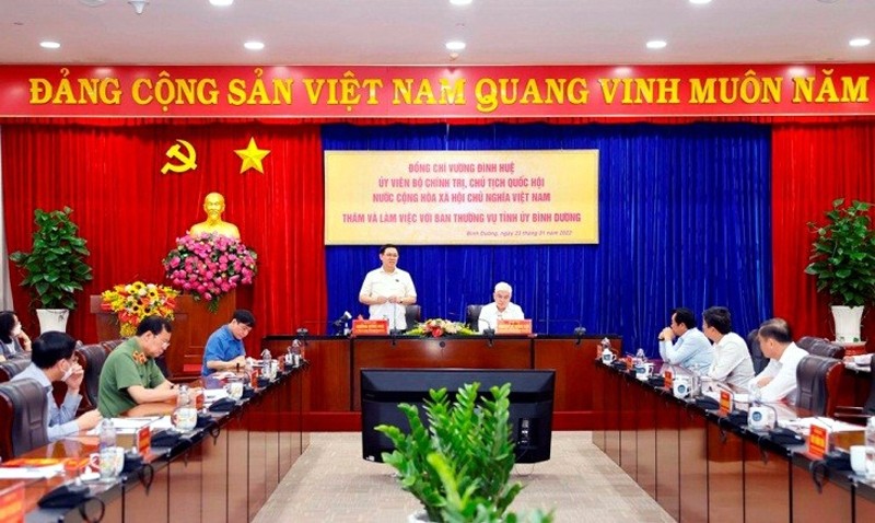 Chủ tịch Quốc hội làm việc với Ban Thường vụ Tỉnh ủy Bình Dương