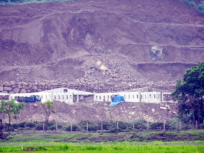 Hà Tĩnh: Cận cảnh núi Mào Gà bị “xẻ” làm dự án chăn nuôi lợn