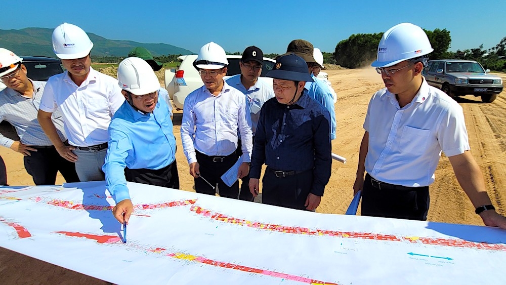 Tuyến cao tốc Bắc - Nam đoạn qua địa bàn tỉnh Quảng Ngãi: Yêu cầu các nhà thầu phải đẩy mạnh tiến độ thi công dự án