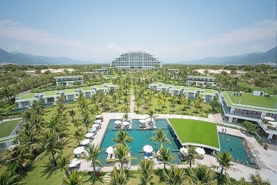 Thỏa thích cùng biển xanh Cam Ranh, phiêu du cùng mây trắng Khánh Sơn