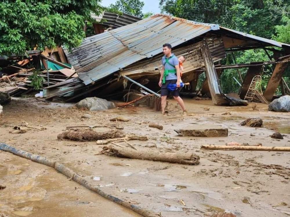 Nghệ An: Mưa lũ làm 8 người chết, hơn 6.700 ngôi nhà bị ngập