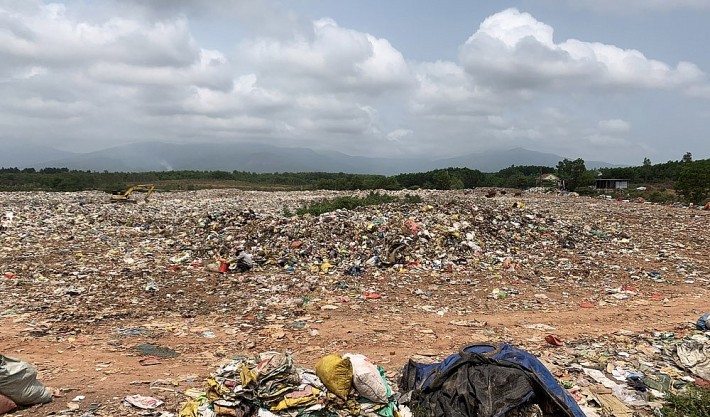 Quảng Bình: Nhà máy xử lý rác thải sinh hoạt huyện Quảng Trạch và thị xã Ba Đồn chậm tiến độ, ai chịu trách nhiệm?