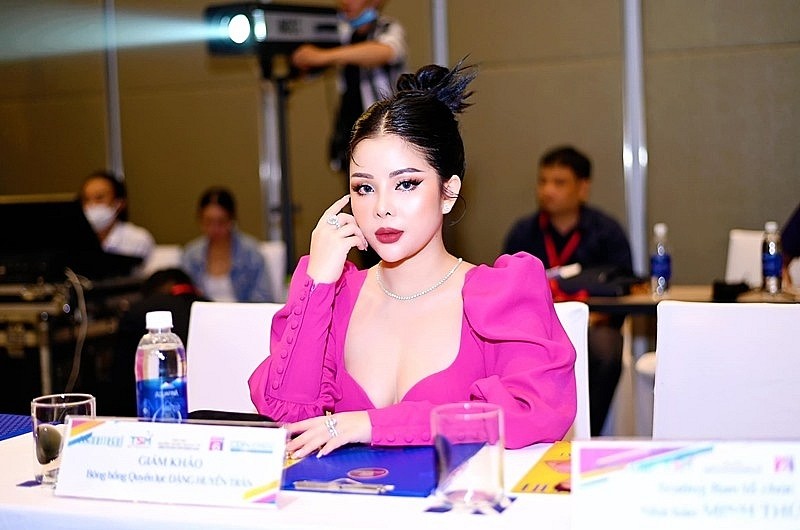 Bông hồng quyền lực Đặng Huyền Trân đảm nhận vai trò cầm cân nảy mực tại Hoa hậu Duyên dáng Hoàn vũ 2022