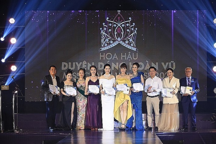 Bông hồng quyền lực Đặng Huyền Trân đảm nhận vai trò cầm cân nảy mực tại Hoa hậu Duyên dáng Hoàn vũ 2022