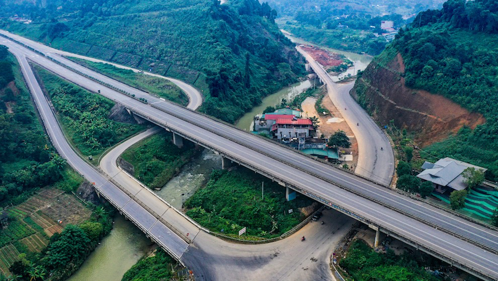 Hoàn thiện thủ tục cam kết vốn ngân sách địa phương tham gia 3 dự án đường cao tốc