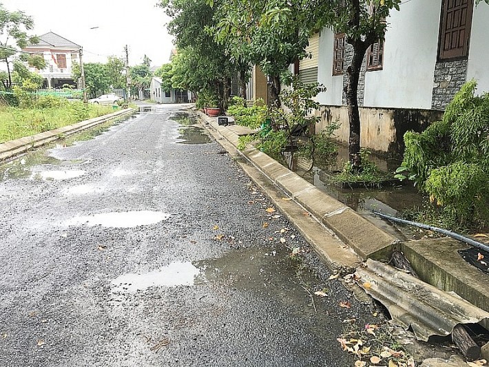 Quảng Bình: Tuyến đường ở đô thị Hoàn Lão ứ đọng nước sau khi nâng cấp