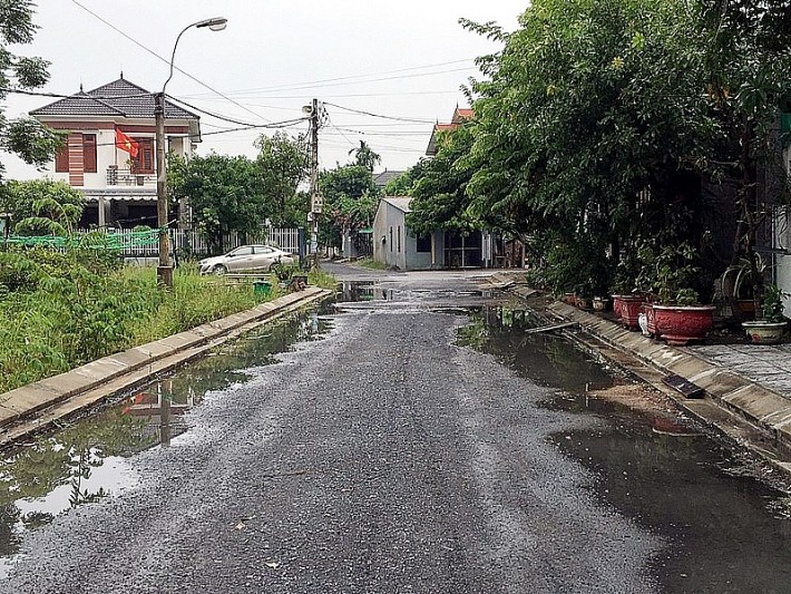 Quảng Bình: Tuyến đường ở đô thị Hoàn Lão ứ đọng nước sau khi nâng cấp