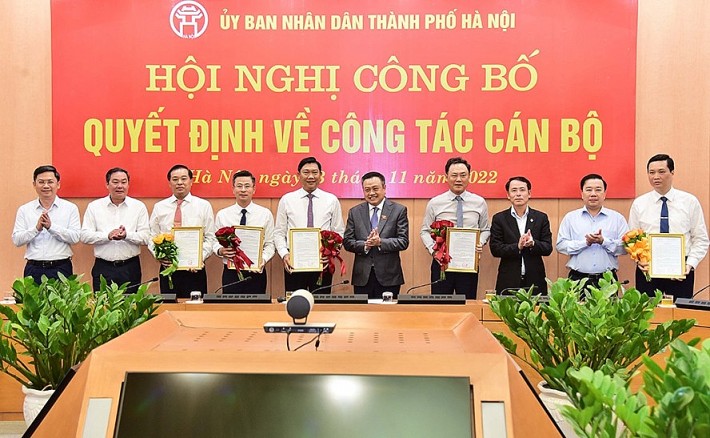 UBND Thành phố Hà Nội công bố 6 Quyết định về công tác cán bộ