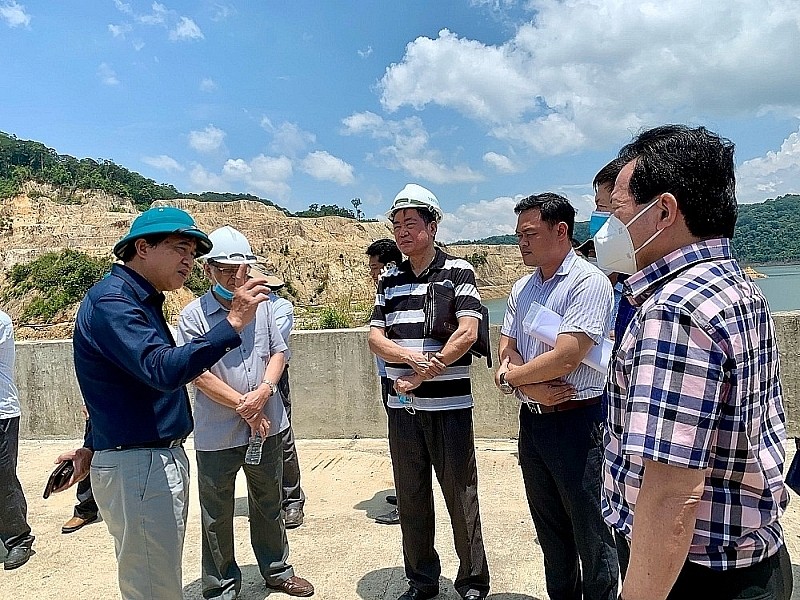 Đoàn công tác Bộ Xây dựng kiểm tra tình hình động đất tại huyện Kon Plông, tỉnh Kon Tum và ảnh hưởng đến các công trình xây dựng trên địa bàn