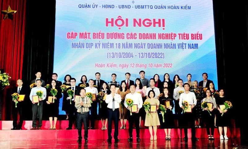 Hà Nội: Gặp mặt, biểu dương doanh nghiệp tiêu biểu quận Hoàn Kiếm
